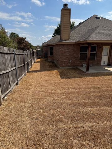8772 Regal Royale Drive, Fort Worth, TX 76108