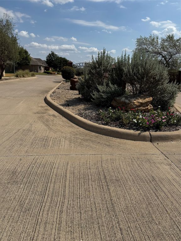 8772 Regal Royale Drive, Fort Worth, TX 76108