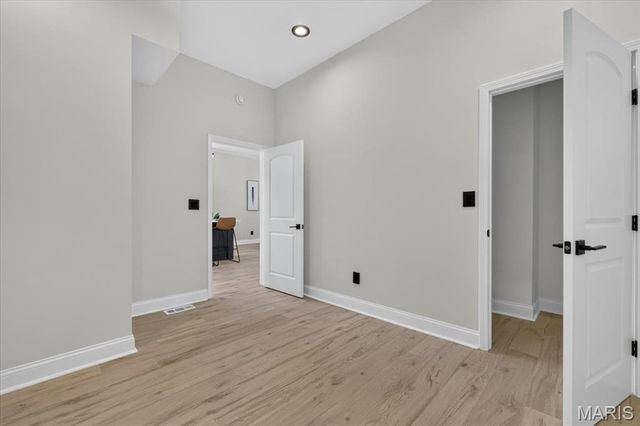5588 Bartmer Avenue, St Louis, MO 63112