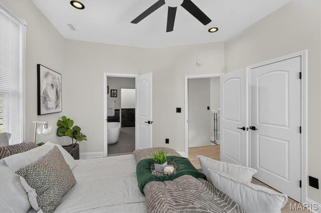 5588 Bartmer Avenue, St Louis, MO 63112