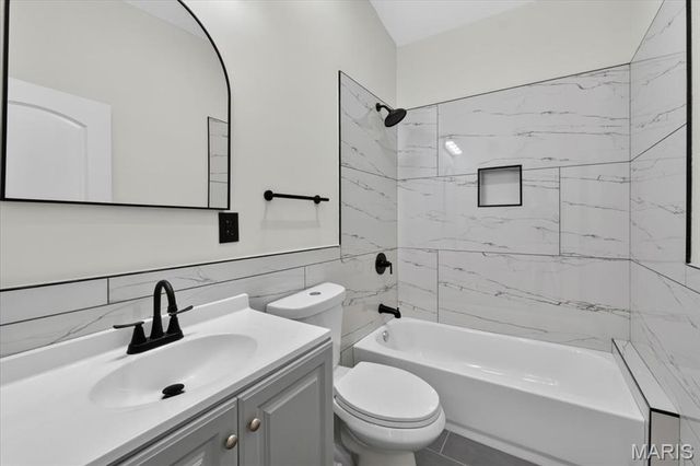 5588 Bartmer Avenue, St Louis, MO 63112