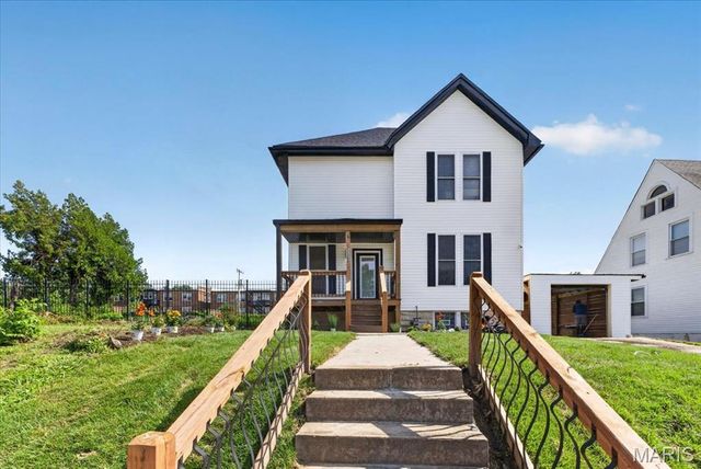 5588 Bartmer Avenue, St Louis, MO 63112
