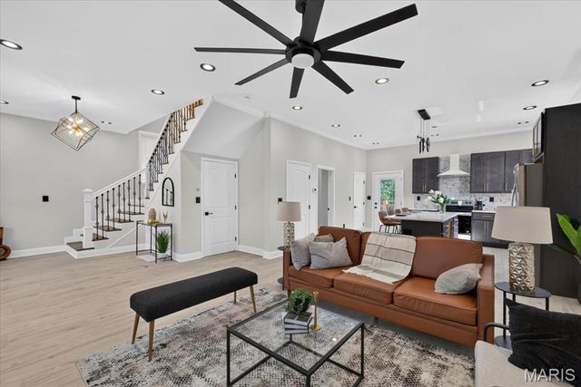 5588 Bartmer Avenue, St Louis, MO 63112