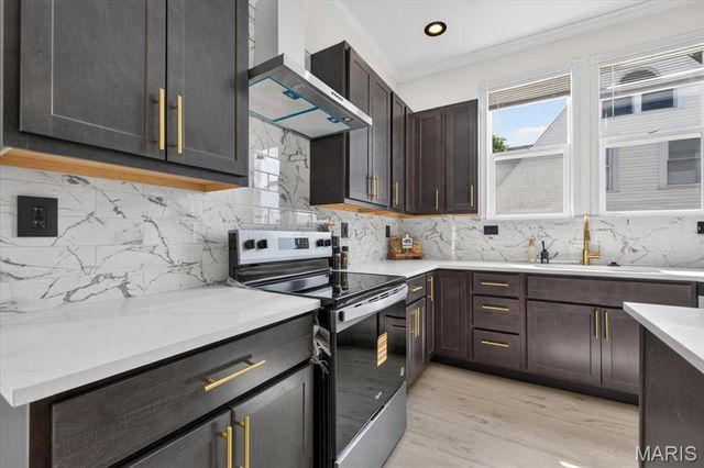 5588 Bartmer Avenue, St Louis, MO 63112