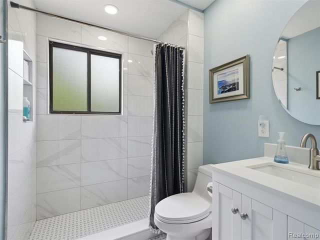 25707 Woodward Avenue, Royal Oak, MI 48067