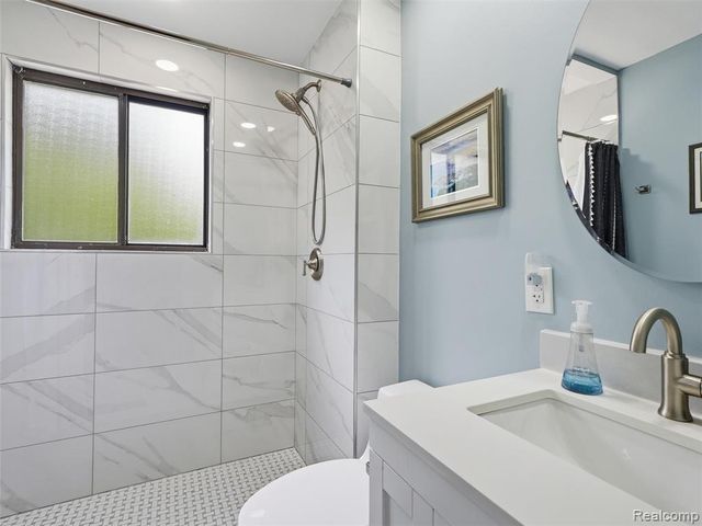 25707 Woodward Avenue, Royal Oak, MI 48067