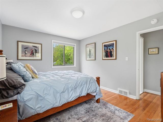 25707 Woodward Avenue, Royal Oak, MI 48067