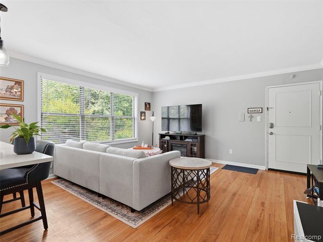 25707 Woodward Avenue, Royal Oak, MI 48067