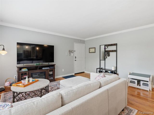 25707 Woodward Avenue, Royal Oak, MI 48067