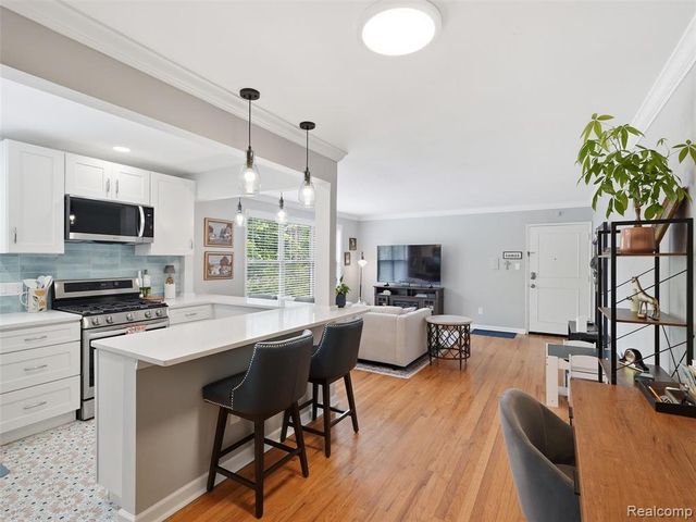 25707 Woodward Avenue, Royal Oak, MI 48067