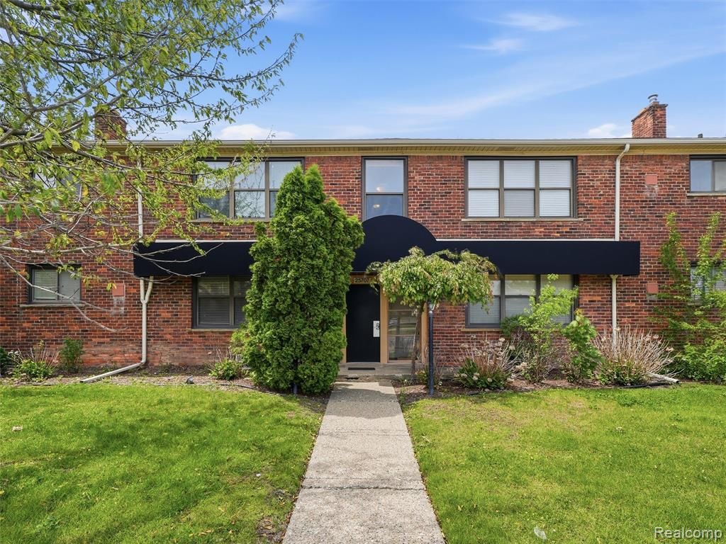 25707 Woodward Avenue, Royal Oak, MI 48067