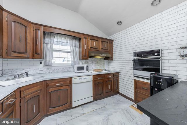 28 ASH AVE, West Deptford, NJ 08096