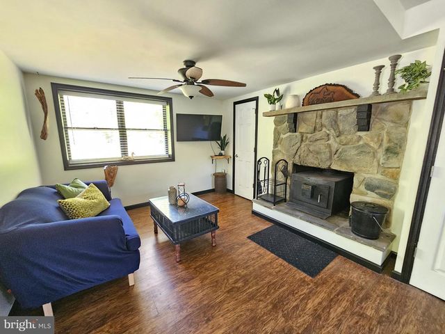 137 CROSS RD, Gilbertsville, PA 19525