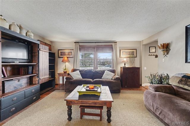 34 Pheasant Run Lane, Lancaster, NY 14086