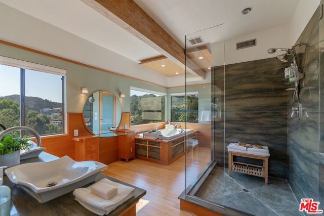 6201 Quebec Drive, Los Angeles, CA 90068
