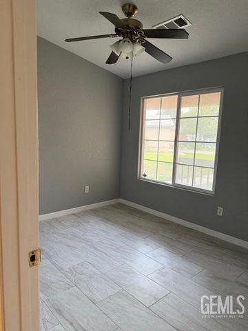 321 Calle Pinuelas, Delano, CA 93215