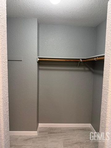 321 Calle Pinuelas, Delano, CA 93215