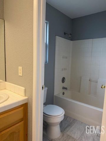 321 Calle Pinuelas, Delano, CA 93215