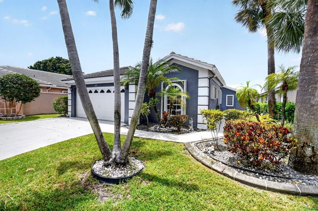 107 Harbor Lake Circle, Greenacres, FL 33413