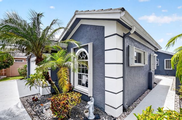 107 Harbor Lake Circle, Greenacres, FL 33413