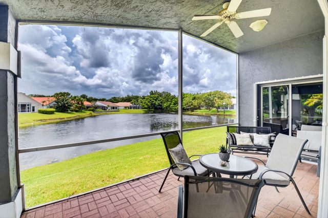 107 Harbor Lake Circle, Greenacres, FL 33413
