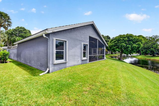 107 Harbor Lake Circle, Greenacres, FL 33413