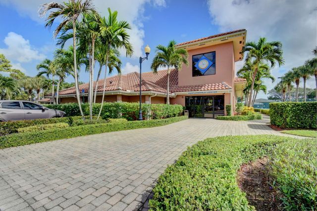 107 Harbor Lake Circle, Greenacres, FL 33413