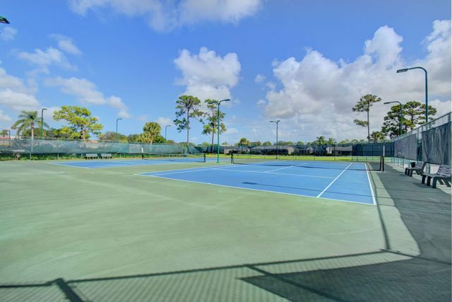 107 Harbor Lake Circle, Greenacres, FL 33413