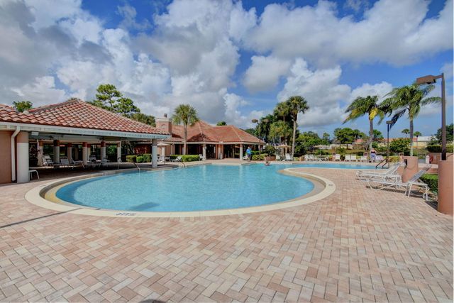 107 Harbor Lake Circle, Greenacres, FL 33413