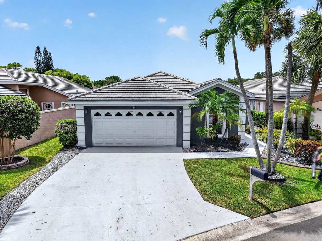107 Harbor Lake Circle, Greenacres, FL 33413