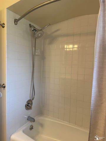 41460 Greenbriar Lane, Plymouth Twp, MI 48170