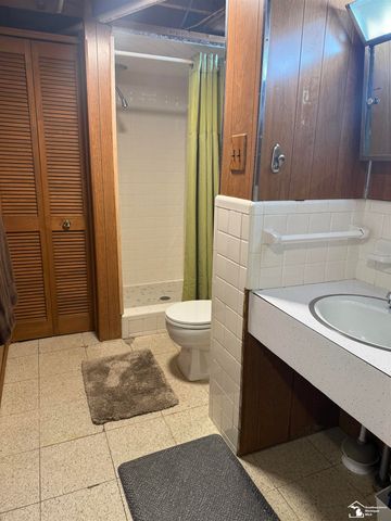 41460 Greenbriar Lane, Plymouth Twp, MI 48170