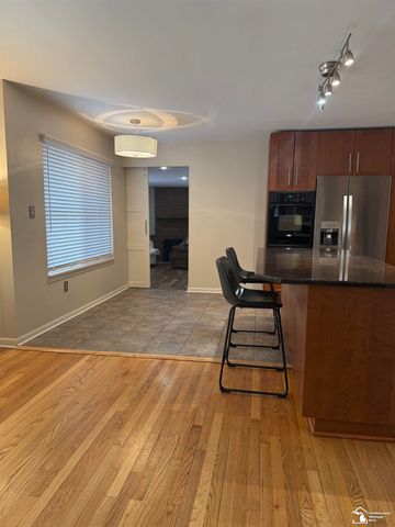 41460 Greenbriar Lane, Plymouth Twp, MI 48170