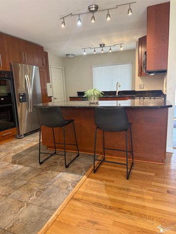 41460 Greenbriar Lane, Plymouth Twp, MI 48170