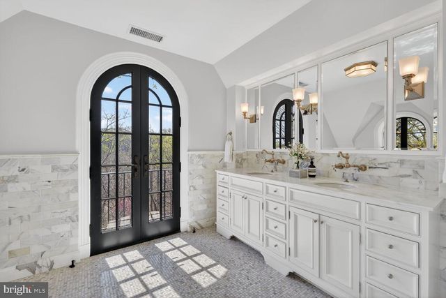 2604 31ST ST NW, Washington, DC 20008