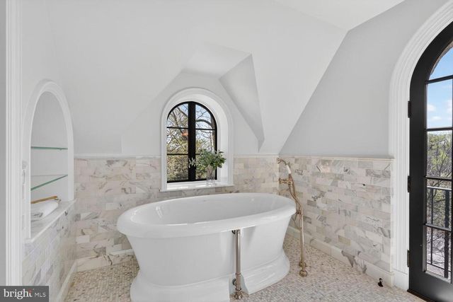 2604 31ST ST NW, Washington, DC 20008