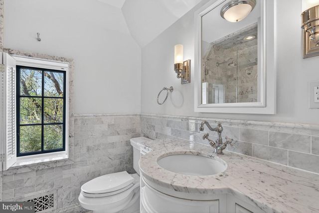 2604 31ST ST NW, Washington, DC 20008