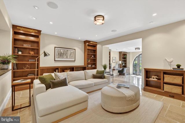 2604 31ST ST NW, Washington, DC 20008