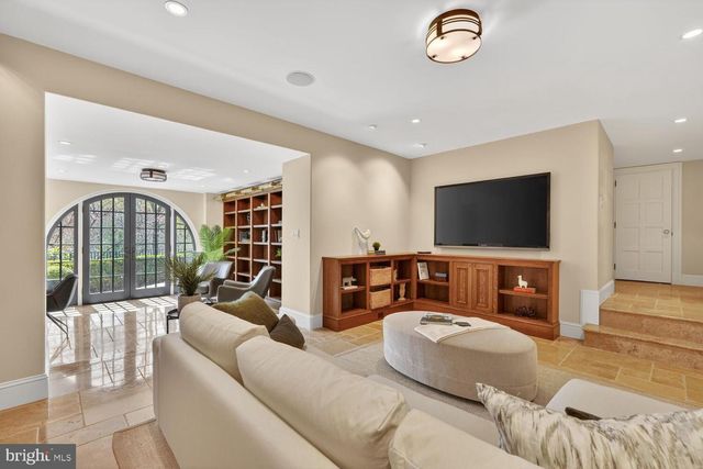 2604 31ST ST NW, Washington, DC 20008