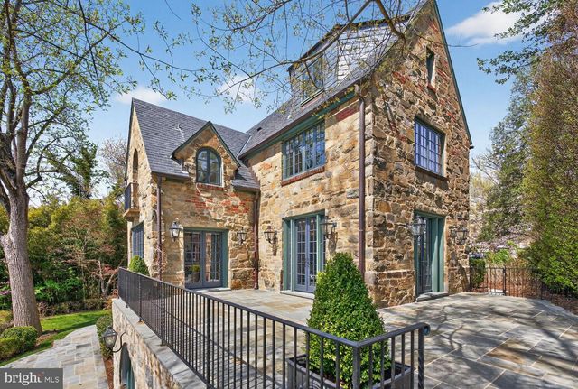 2604 31ST ST NW, Washington, DC 20008