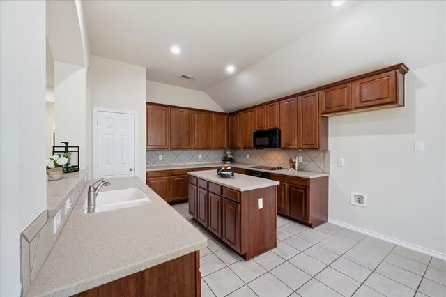 5907 Lantern Lane, Grand Prairie, TX 75052