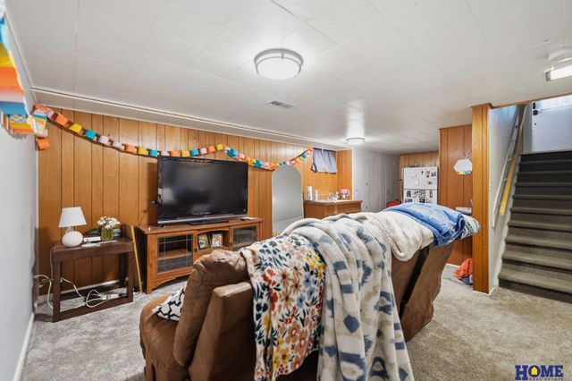 351 S 45th Street, Lincoln, NE 68510