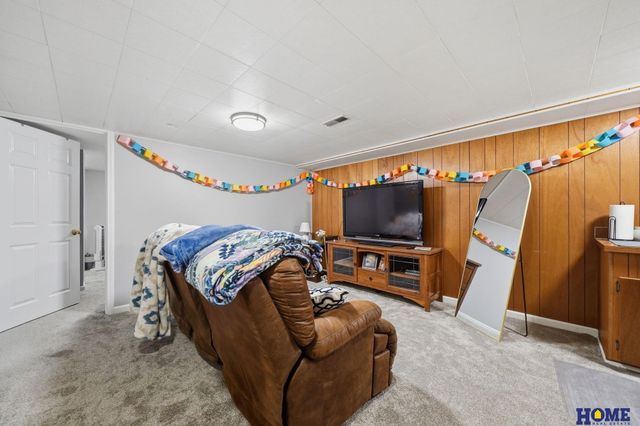 351 S 45th Street, Lincoln, NE 68510