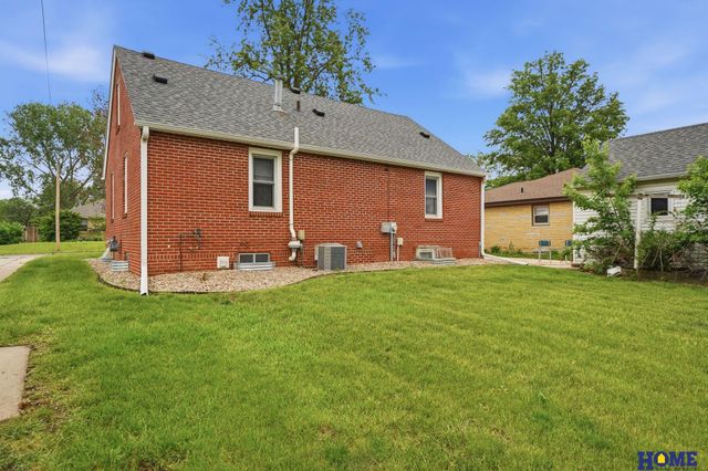351 S 45th Street, Lincoln, NE 68510