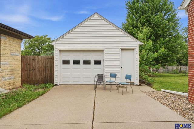 351 S 45th Street, Lincoln, NE 68510