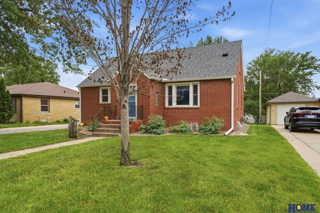 351 S 45th Street, Lincoln, NE 68510