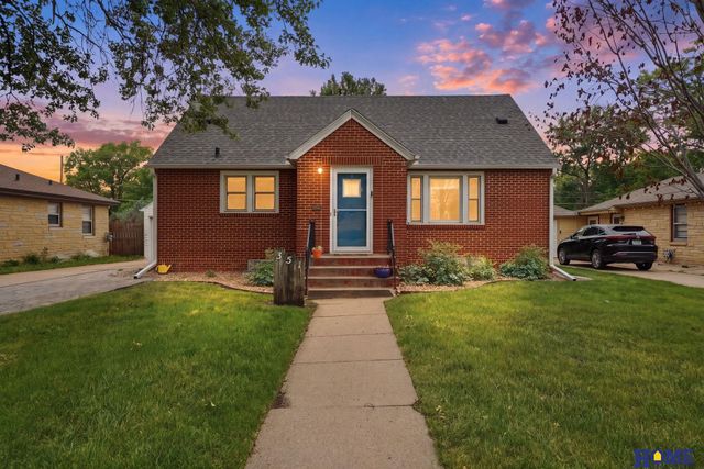 351 S 45th Street, Lincoln, NE 68510