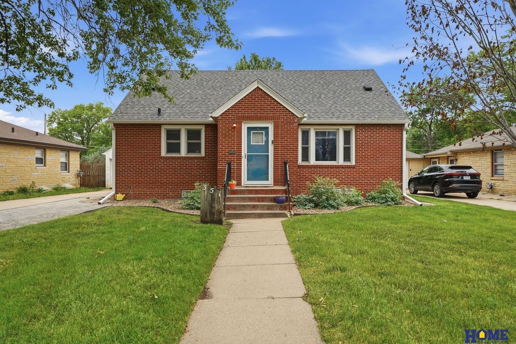 351 S 45th Street, Lincoln, NE 68510