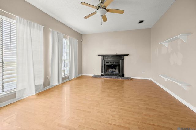 15463 Springwood Ave, Baton Rouge, LA 70817