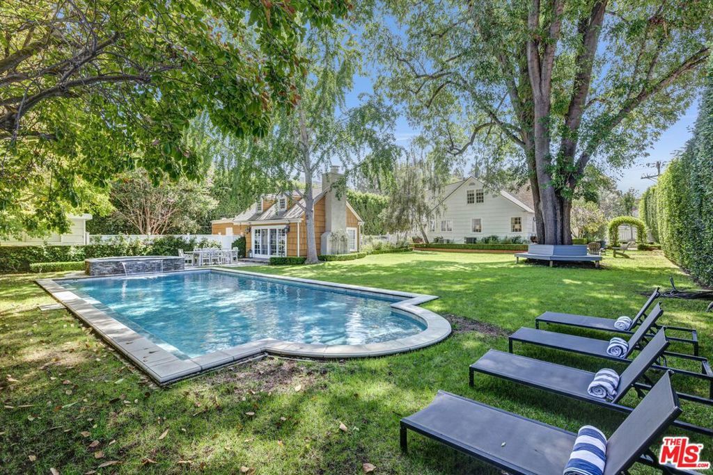 15235 Valley Vista Boulevard, Los Angeles, CA 91403 — exterior